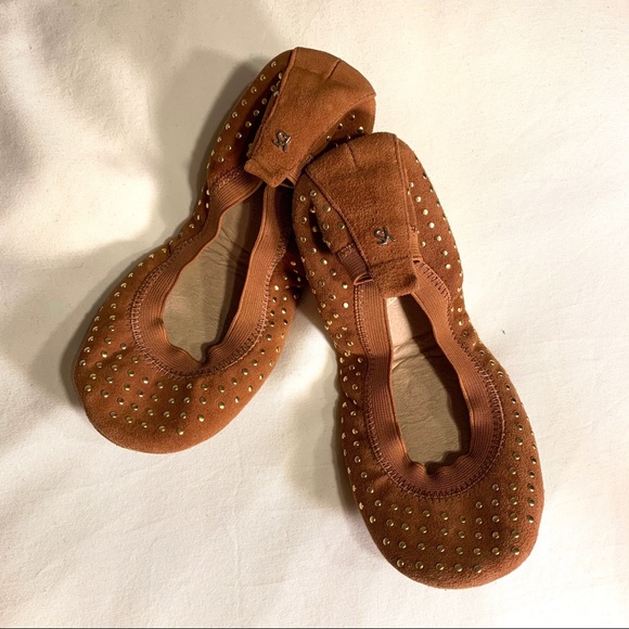 Yosi Samra | Samara Foldable Suede Ballet Flats - Picture 3 of 8